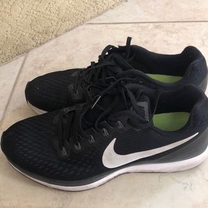 Black Men’s Nike size 9.5